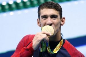 Michael Phelps olimpiyatlarda 19. altın madalyasını kazandı