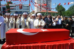 Şehidin cenaze namazını imam abisi kıldırdı