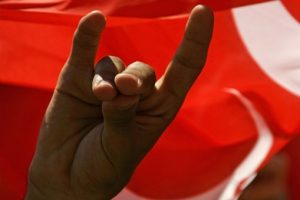 MHP'den HDP'ye: &Ouml;nce elinizdeki kanı temizleyin