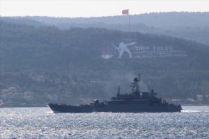 Rus savaş gemisi &Ccedil;anakkale Boğazı'ndan ge&ccedil;ti