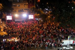 Bursa'da FET&Ouml;'n&uuml;n darbe girişimine tepkiler devam ediyor