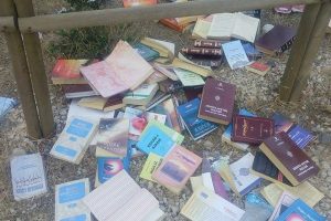 Ormanlık alanda G&uuml;len'e ait kitaplar bulundu