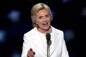 ABD başkanlık se&ccedil;imi anketlerinde Clinton arayı a&ccedil;ıyor