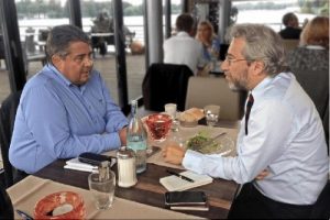 Almanya Başbakan Yardımcısı Sigmar Gabriel, Can D&uuml;ndar ile buluştu