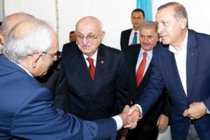 "Olmayacağını biliyor, k&ouml;r&uuml;kle gidiyor"