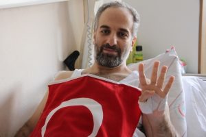 "Bileğimden aşağısı &ccedil;alışmıyor ama vatan sağ olsun"