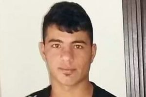 Motosiklet koyun s&uuml;r&uuml;s&uuml;ne daldı: 1 &ouml;l&uuml;, 1 yaralı
