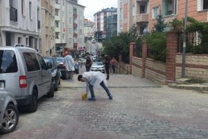 İstanbul'da dehşet: Kızının g&ouml;z&uuml; &ouml;n&uuml;nde tarandı