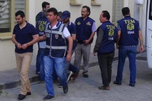 Uşak'ta FET&Ouml; operasyonunda 23 polis tutuklandı