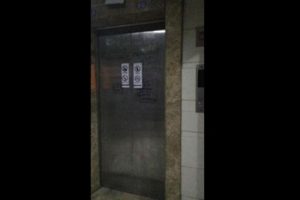 Asans&ouml;r boşluğuna d&uuml;şen kapıcı &ouml;ld&uuml;