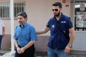 Eski rekt&ouml;r FET&Ouml; soruşturmasında tutuklandı