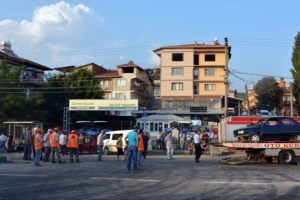 Bursa Orhaneli'de 4 ara&ccedil; birbirine girdi: 4 yaralı