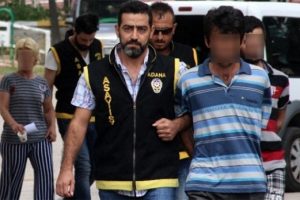 Adana'da anne ve iki oğlu fuhuş operasyonunda g&ouml;zaltına alındı