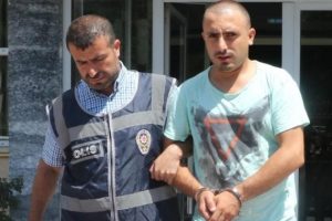 Pırlanta &ccedil;aldığı kuyumcuya ikinci kez gidince yakalandı