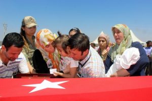 Şehit Uzman &Ccedil;avuş Kara, g&ouml;zyaşlarıyla toprağa verildi