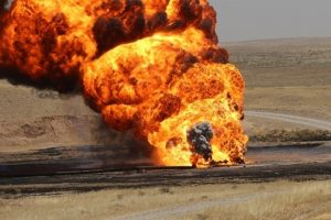 DAEŞ Kerk&uuml;k'te petrol kuyusunu patlattı!
