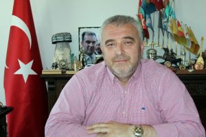Darbeci sandığı iki kişiyi rehin aldı