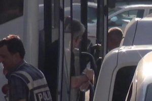 Bursa'da FET&Ouml;/PDY operasyonunda g&ouml;zaltına alınan 14 kişiden 10'u tutuklandı