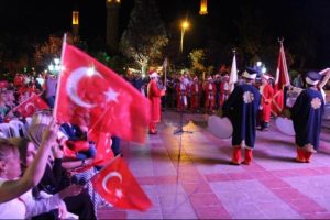 Edirne'de demokrasi mitinglerine 'mehterli' final
