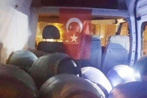 Tatvan'da bir minib&uuml;ste 9 varil bomba ele ge&ccedil;irildi