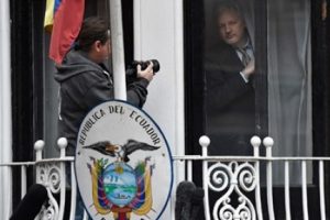 Assange cinsel tacizle ilgili ifadeyi b&uuml;y&uuml;kel&ccedil;ilikte verecek