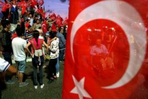 Bir ayda 100 milyon liralık bayrak satıldı