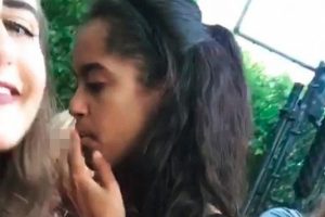 Obama'nın kızının esrar i&ccedil;tiği iddia edildi