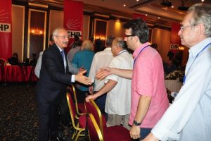 Kılı&ccedil;daroğlu sanat&ccedil;ılarla bir araya geldi