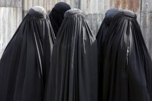 Almanya'dan sonra İsvi&ccedil;re de burkayı yasaklıyor