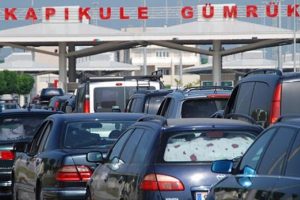 Gurbet&ccedil;iler d&ouml;n&uuml;ş yolunda! Uzun kuyruklar oluştu...