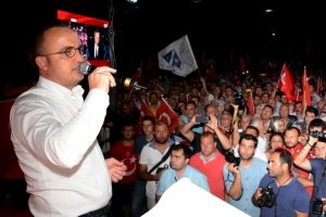 "Apolitik kuşak diye aşağılanan gen&ccedil;ler meydanları terk etmedi"