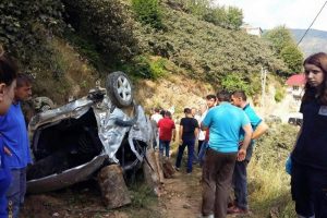 Metrelerce yuvarlandı: 1 &ouml;l&uuml;, 3 yaralı