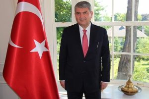 'Himmet paralarıyla Kanadalı devlet g&ouml;revlilerini tatile g&ouml;ndermişler'