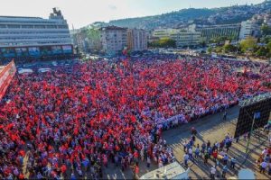 İzmit'te Demokrasi N&ouml;beti'nin tutulduğu alan 15 Temmuz Milli İrade Meydanı oldu