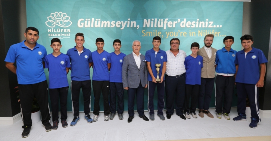 Nil&uuml;fer Belediyespor'un kupa avcıları