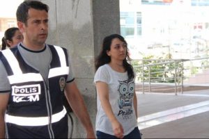 Duruşmada g&ouml;zaltına alınan kadın hakim ile savcı eşi adliyeye sevk edildi