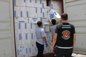 Islak mendil dediler, 7 milyonluk ka&ccedil;ak sigara &ccedil;ıktı