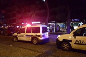 Sosyal medyadaki atışma, &Ccedil;anakkale'de mekan basmakla sonu&ccedil;landı