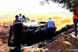Alev alan otomobilde baba &ouml;ld&uuml;, kızı yaralı kurtuldu