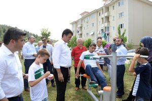 Bursa Osmangazi parklarıyla nefes alıyor