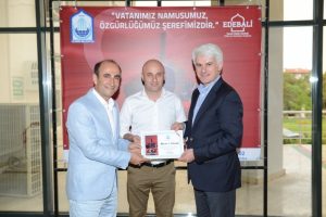 Bursa Yıldırım Belediyesi'nden demokrasi n&ouml;bet&ccedil;ilerine 'teşekk&uuml;r' belgesi