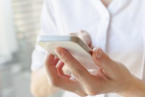 Cep telefonları bı&ccedil;ak altına yatırıyor!