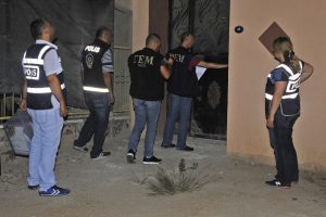 PKK operasyonunda Fetullah G&uuml;len'in kitapları ele ge&ccedil;irildi
