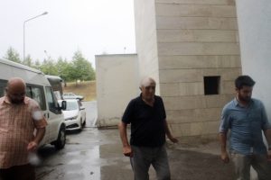 Hakan Ş&uuml;k&uuml;r'&uuml;n babası adliyeye &ccedil;ıkarıldı