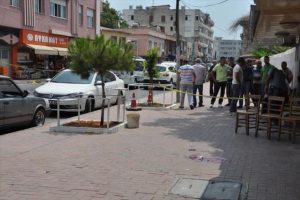 Laf atma kavgasında baba ve iki oğlu &ouml;ld&uuml;