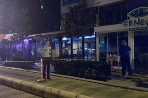 Barın &ouml;n&uuml;nde silahlar konuştu: 2 yaralı