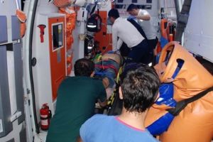 S&uuml;r&uuml;ye &ccedil;arpmamak i&ccedil;in direksiyonu kırdı, &ccedil;obanı ezdi