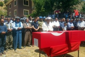 Ter&ouml;ristlerin &ouml;ld&uuml;rd&uuml;ğ&uuml; AK Partili başkan defnedildi