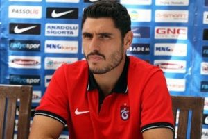 Trabzonsporlu futbolcunun aracı kurşunlandı!