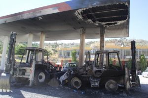 PKK'lılar iş makinelerini ateşe verdi